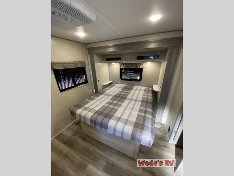 Bedroom in the coachmen catalina legacy